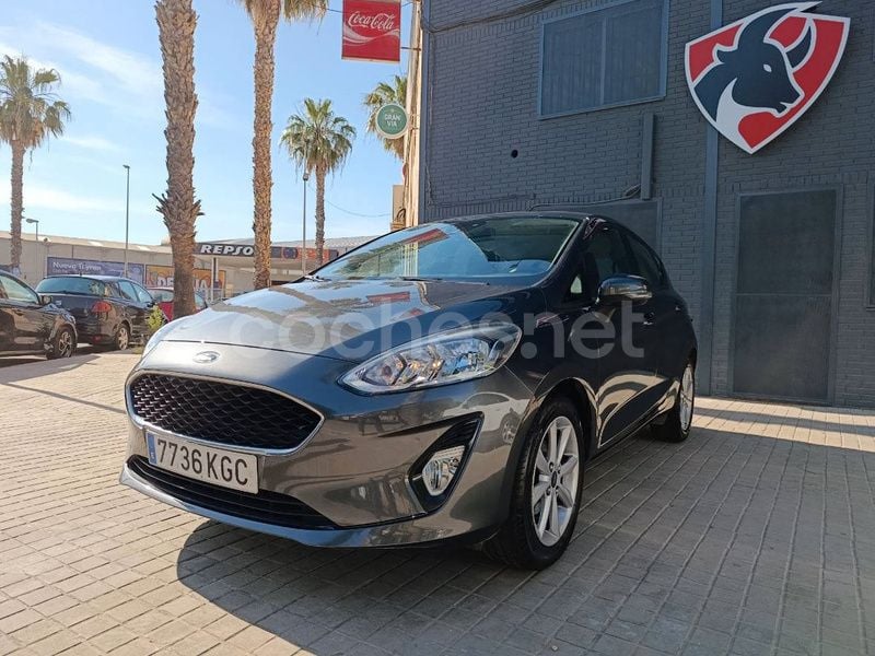 Gris / plata Usado 2017 Ford Fiesta Trend Utilitario | 9990 € (Precio justo) - Imagen 1/4