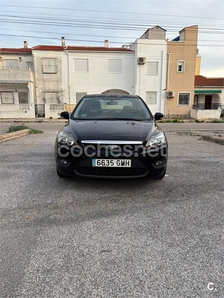 Usado Ford Focus Trend 109 CV (80 kW) 2009 Negro Berlina