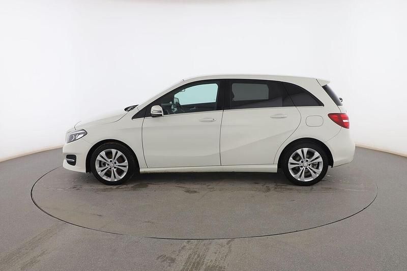 Usado Mercedes B200 Urban 135 CV (99 kW) 2016 Blanco Monovolumen