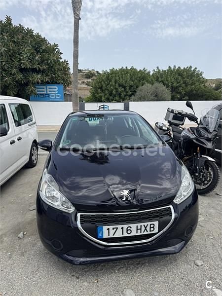 Usado Peugeot 208 Active 82 CV (60 kW) 2014 Negro Utilitario