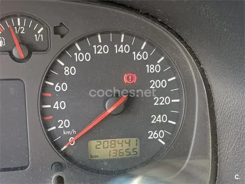 Usado VW Golf IV Conceptline 105 CV (77 kW) 2001 Gris / plata Berlina