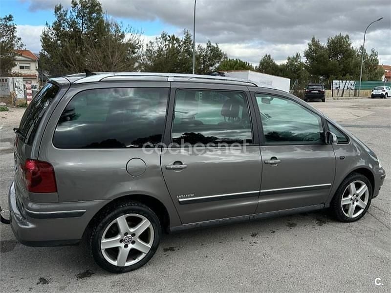 Usado VW Sharan Advance 140 CV (102 kW) 2010 Gris / plata Monovolumen
