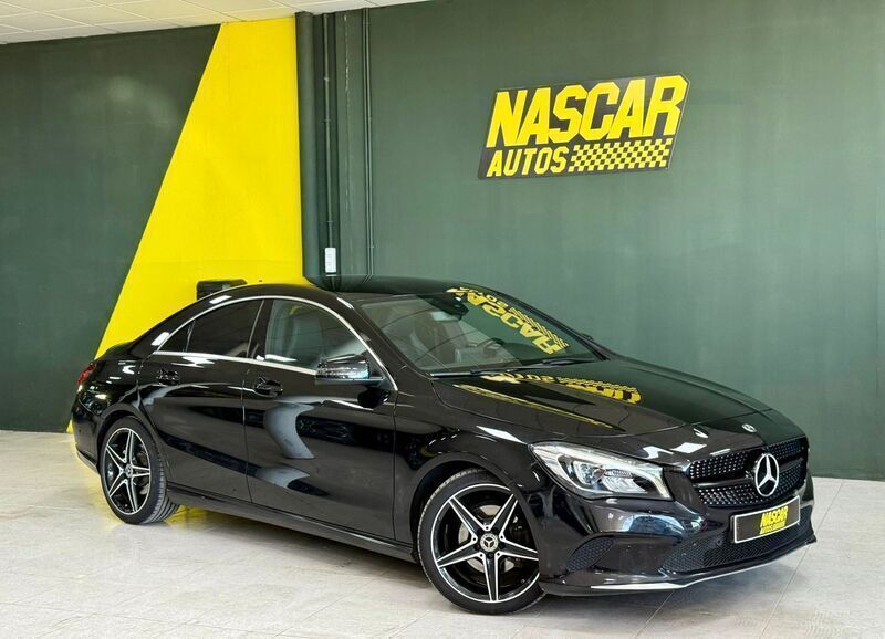 Negro Usado 2019 Mercedes CLA200 Berlina | 21.900 € - Imagen 1/4