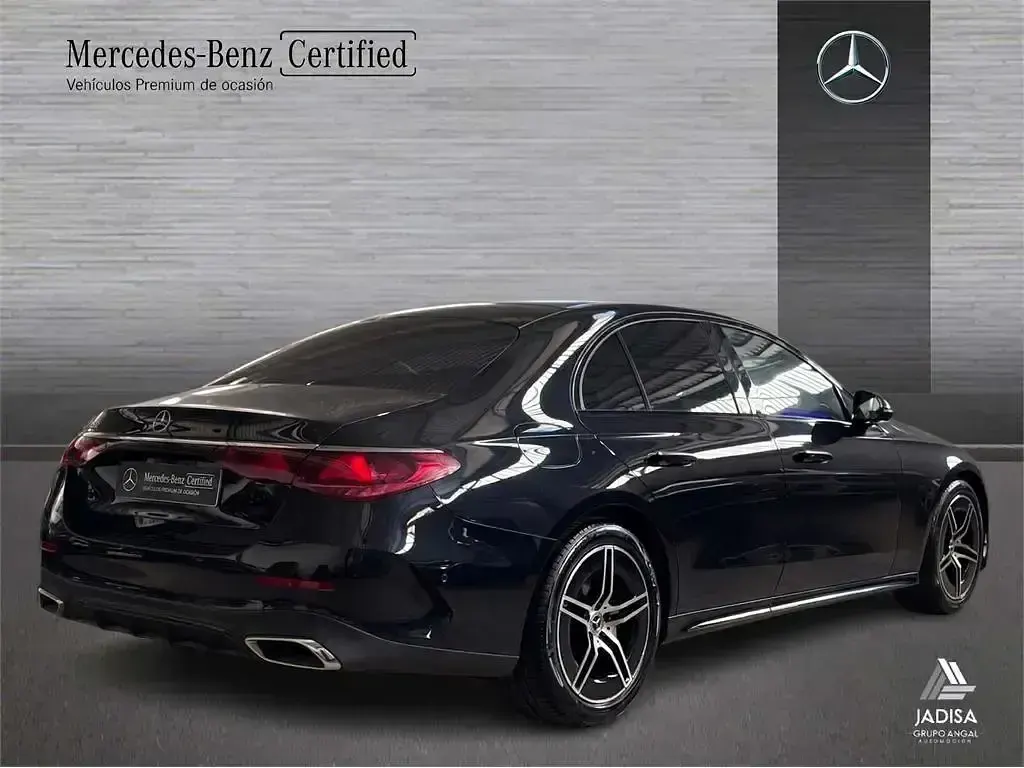 Usado Mercedes E220 197 CV (144 kW) 2025 Negro obsidiana Berlina