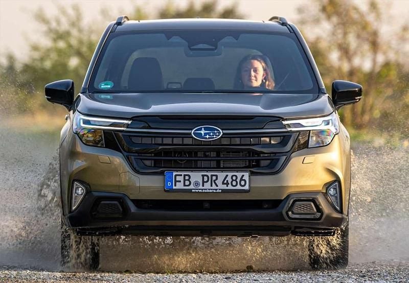 Gris Usado 2023 Subaru Forester SUV | 25.450 € (Precio justo) - Imagen 1/4