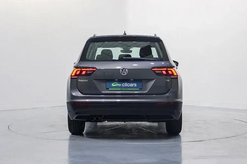 Usado VW Tiguan Edition 125 HP (91 kW) 2017 Cinzento SUV