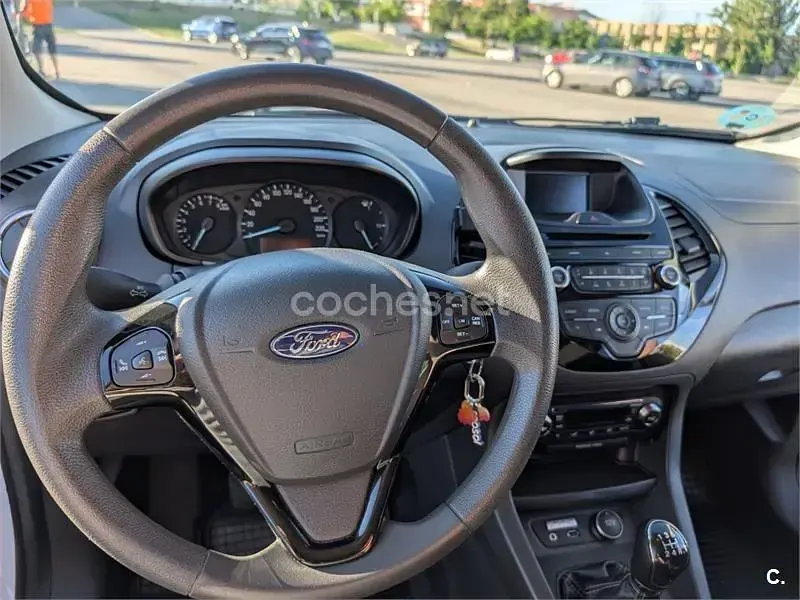 Usado Ford Ka Plus Ultimate 85 CV (62 kW) 2017 Blanco Utilitario