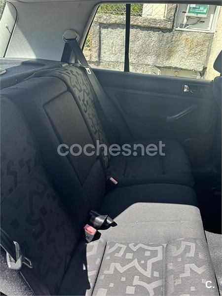 Usado VW Golf IV 110 CV (80 kW) 2002 Gris / plata Berlina