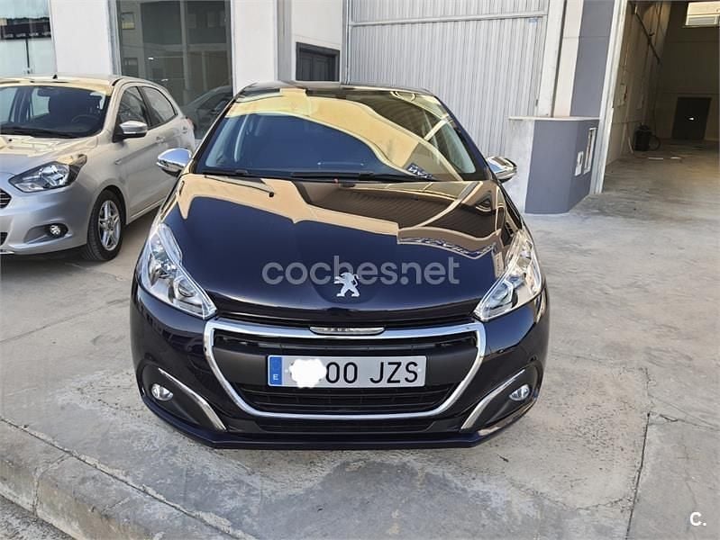 Usado Peugeot 208 Style 82 CV (60 kW) 2016 Violeta / lila Utilitario