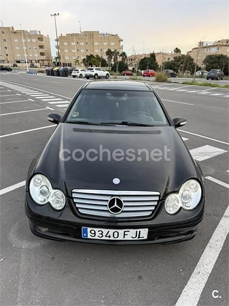 Usado Mercedes C180 129 CV (94 kW) 2001 Negro Berlina