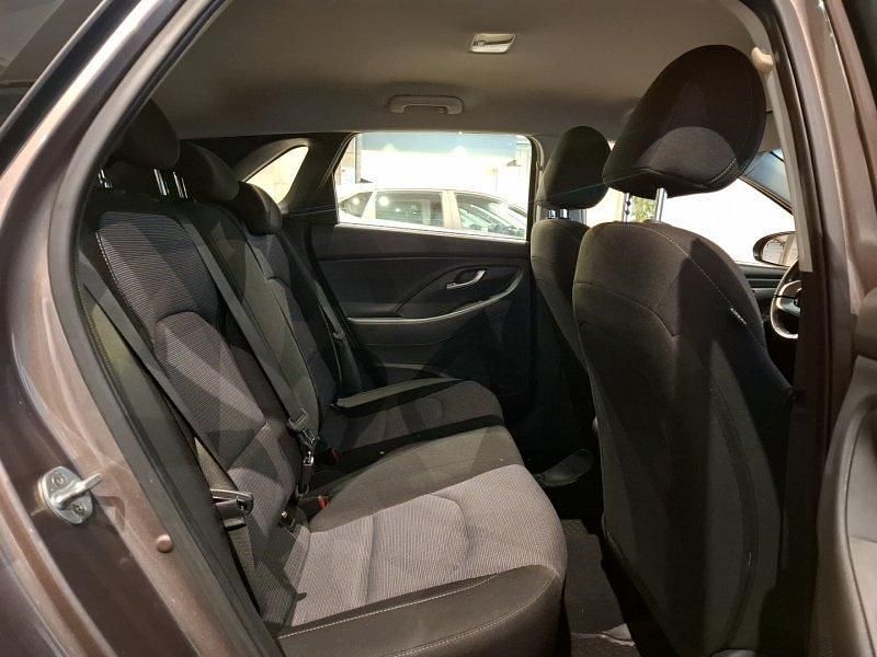 Usado Hyundai i30 120 CV (88 kW) 2022 Bronce silky Utilitario