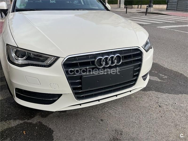 Käytetty Audi A3 Attraction 105 HP (77 kW) 2014 Valkoinen Sedan