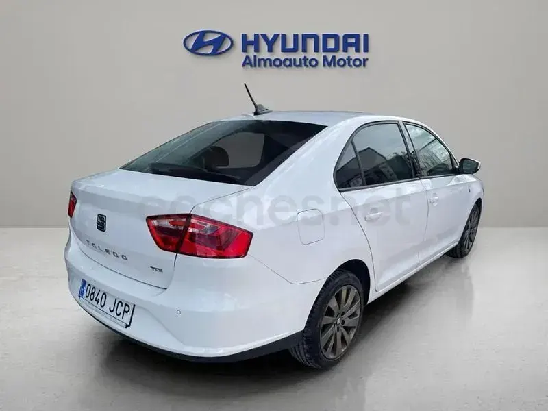 Usado Seat Toledo I-Tech 105 CV (77 kW) 2015 Blanco Utilitario
