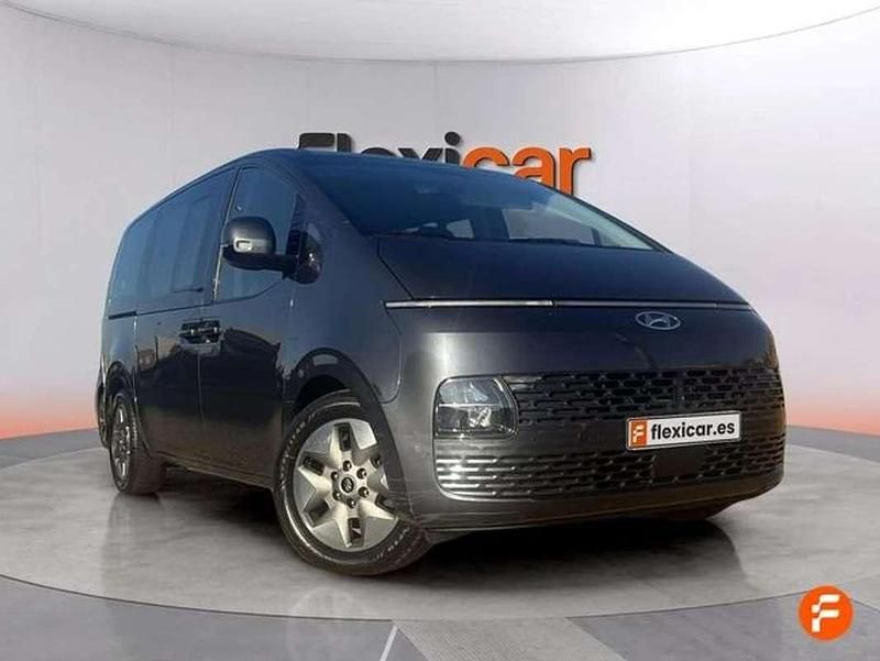 Usado Hyundai Staria 177 CV (130 kW) 2023 Gris Monovolumen