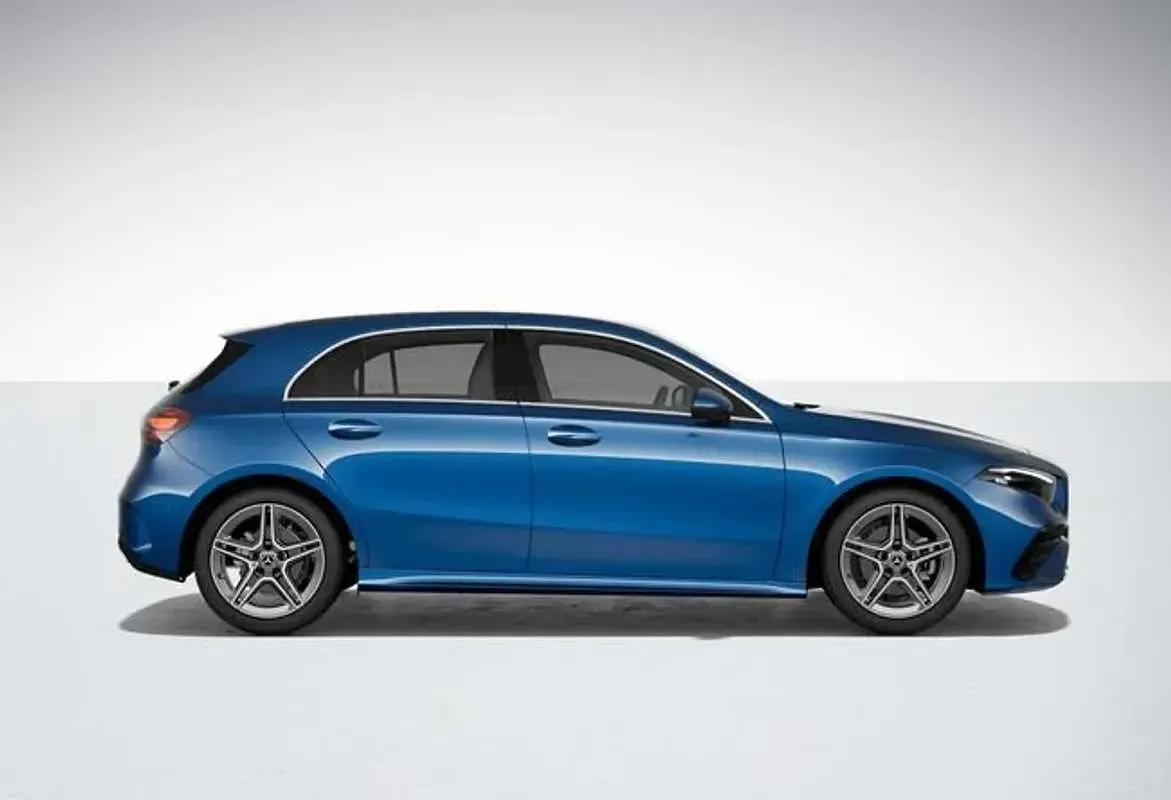 Usado Mercedes A180 109 CV (80 kW) 2024 Azul Utilitario