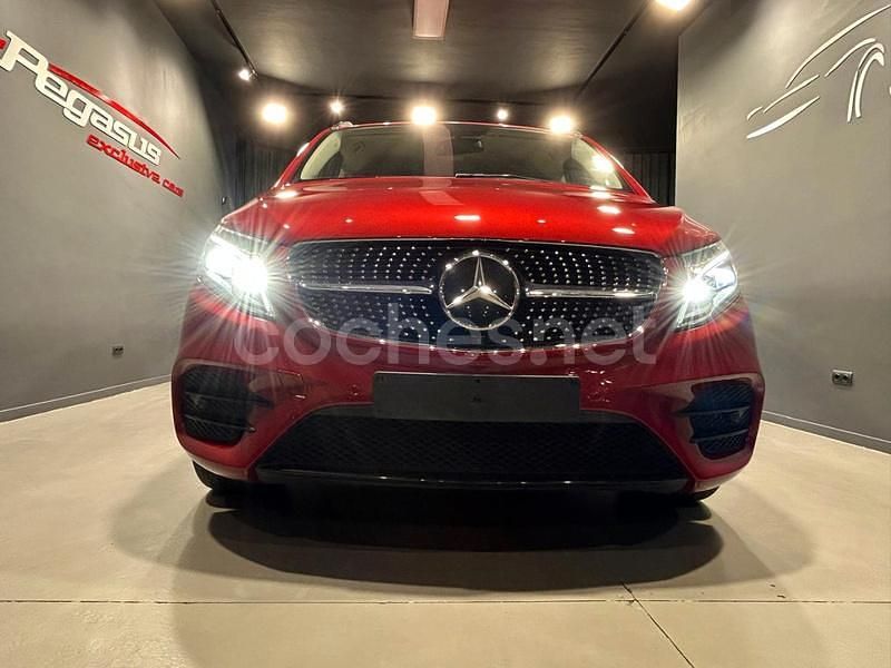 Usado Mercedes V300 Avantgarde 239 CV (175 kW) 2022 Granate Monovolumen