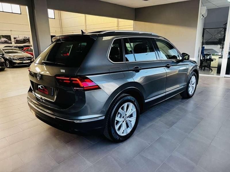 Usado VW Tiguan Sound 150 CV (110 kW) 2018 Gris SUV