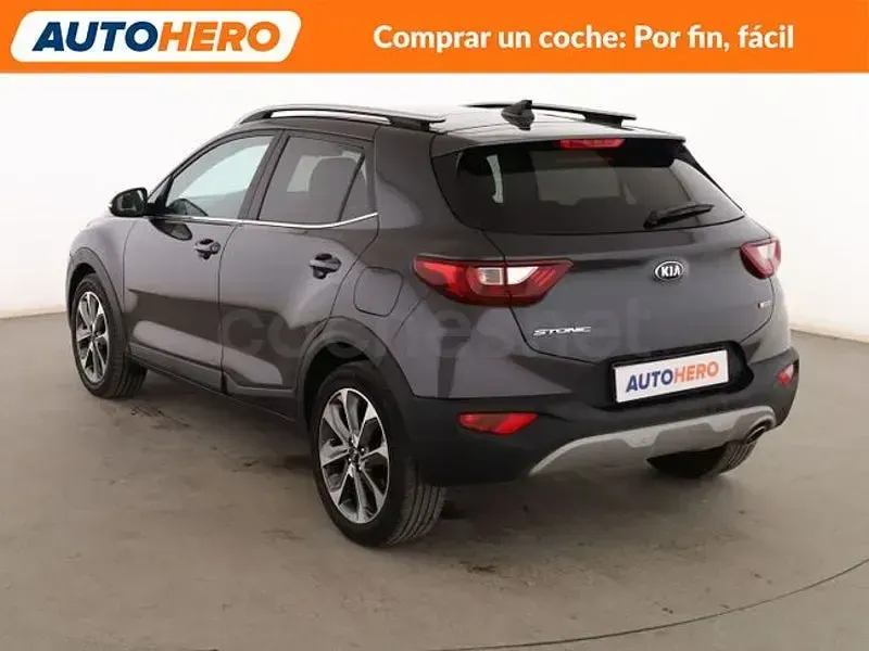 Usado Kia Stonic 120 CV (88 kW) 2020 Gris / plata SUV