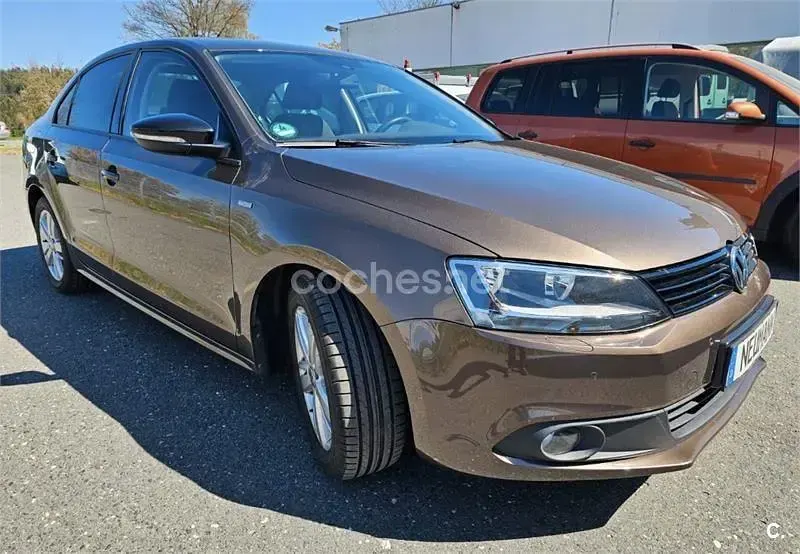 Usado VW Jetta Advance 122 CV (89 kW) 2012 Marrón Berlina