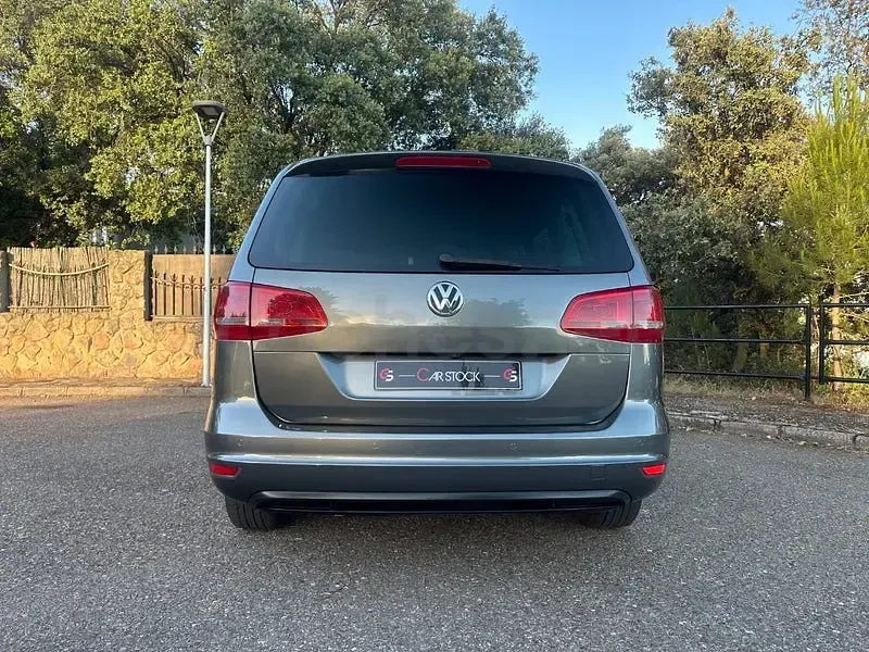 Usado VW Sharan Sport 177 CV (130 kW) 2014 Gris / plata Monovolumen