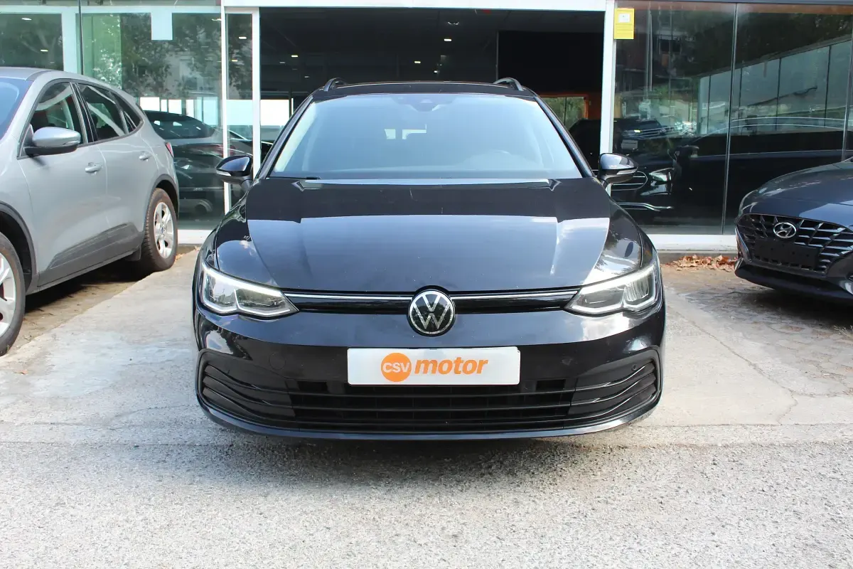 Usado VW Golf VIII Life 110 CV (80 kW) 2023 Negro Familiar