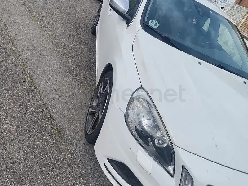 Usado Volvo V60 R-Design Momentum 136 CV (100 kW) 2013 Blanco Familiar