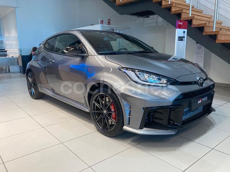 Gris / plata Nuevo 2025 Toyota Yaris Berlina | 51.200 € (Caro) - Imagen 1/3