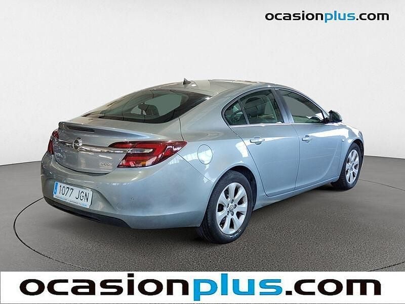 Usado Opel Insignia Selective 160 CV (117 kW) 2015 Gris plata Berlina