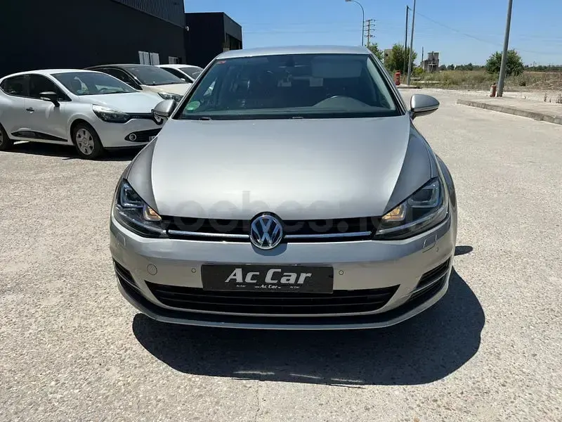 Usado VW Golf VII Advance 125 CV (91 kW) 2016 Gris / plata Berlina