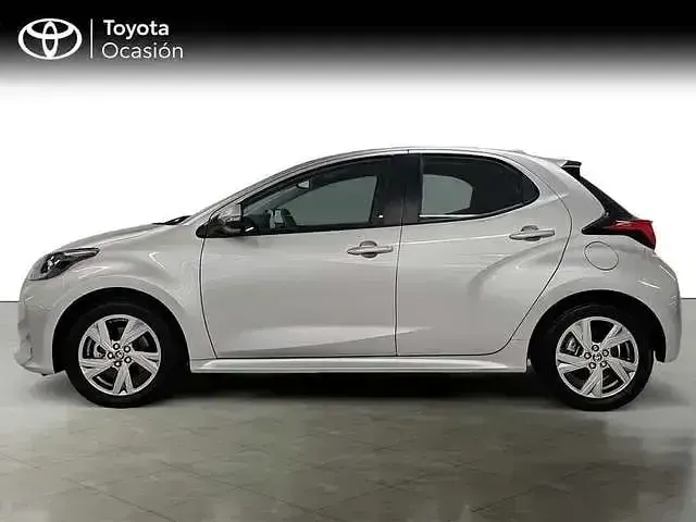 Usado Toyota Yaris Hybrid Active 116 CV (85 kW) 2025 Gris Berlina