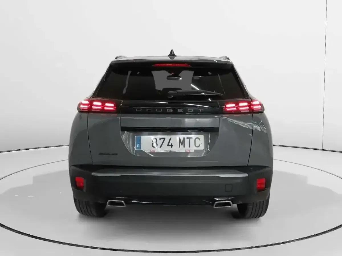 Usado Peugeot 2008 Allure 130 CV (95 kW) 2024 Gris / plata SUV