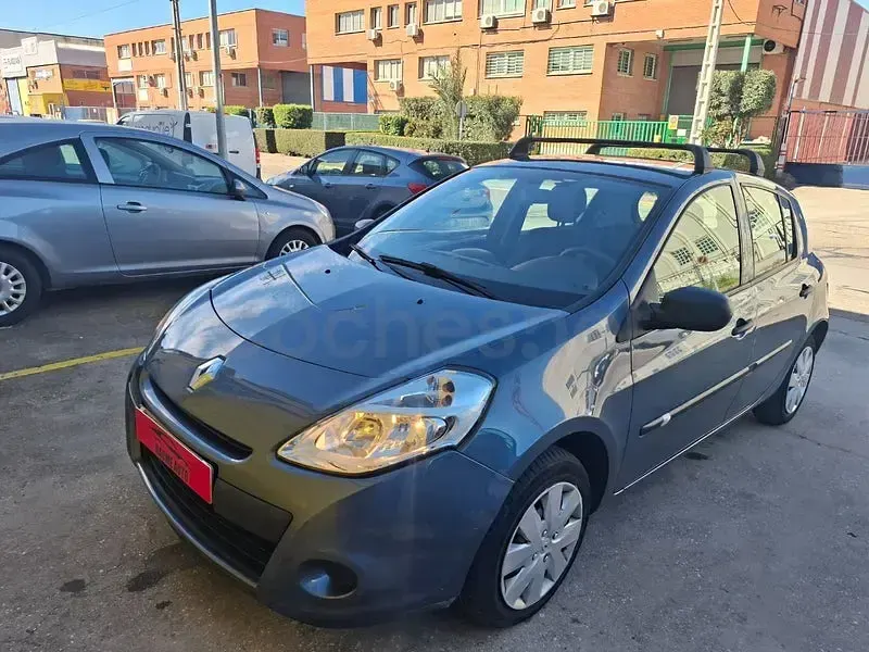 Usado Renault Clio II 75 CV (55 kW) 2010 Azul Berlina