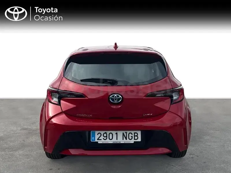 Usado Toyota Corolla Active 140 CV (102 kW) 2025 Rojo Berlina