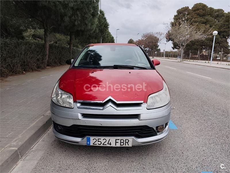 Usado Citroën C4 92 CV (67 kW) 2006 Rojo Berlina
