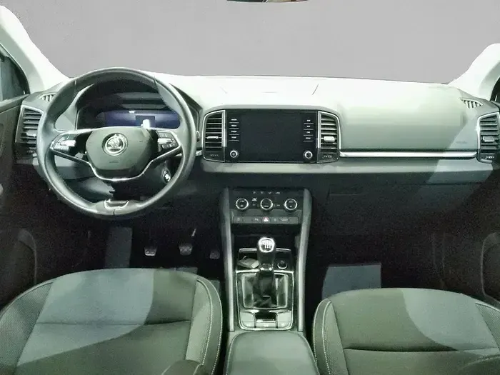 Usado Skoda Karoq Selection 115 CV (84 kW) 2024 Blanco SUV