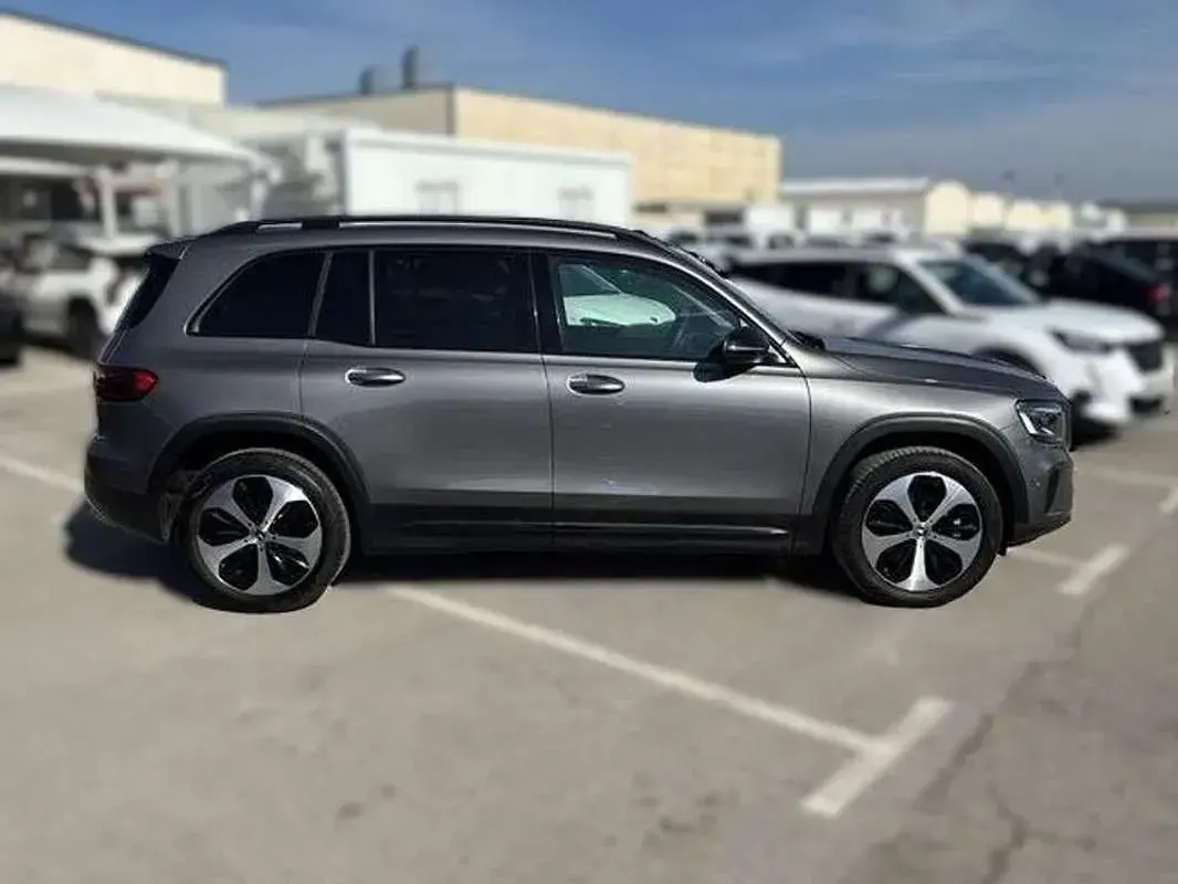 Usado Mercedes GLB200 150 CV (110 kW) 2025 Gris SUV