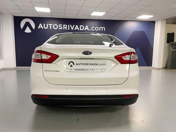 Usado Ford Mondeo Trend 160 CV (117 kW) 2018 Blanco platino (especial) Berlina