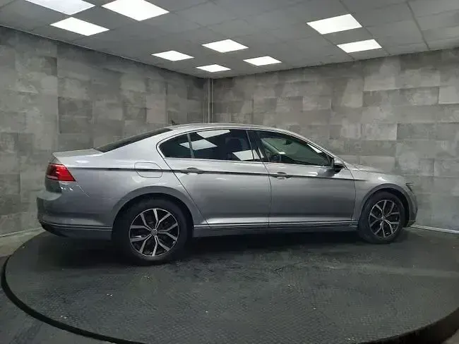 Usado VW Passat Executive 150 CV (110 kW) 2020 Gris Berlina