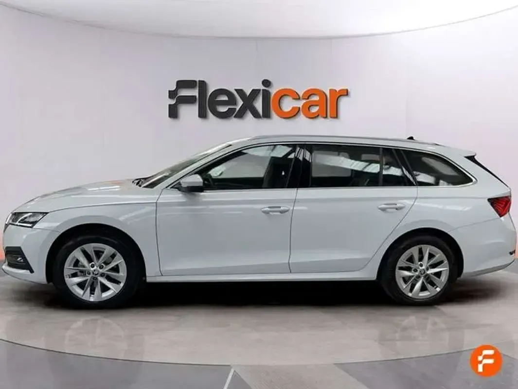 Usado Skoda Octavia SportLine 150 CV (110 kW) 2024 Blanco Familiar