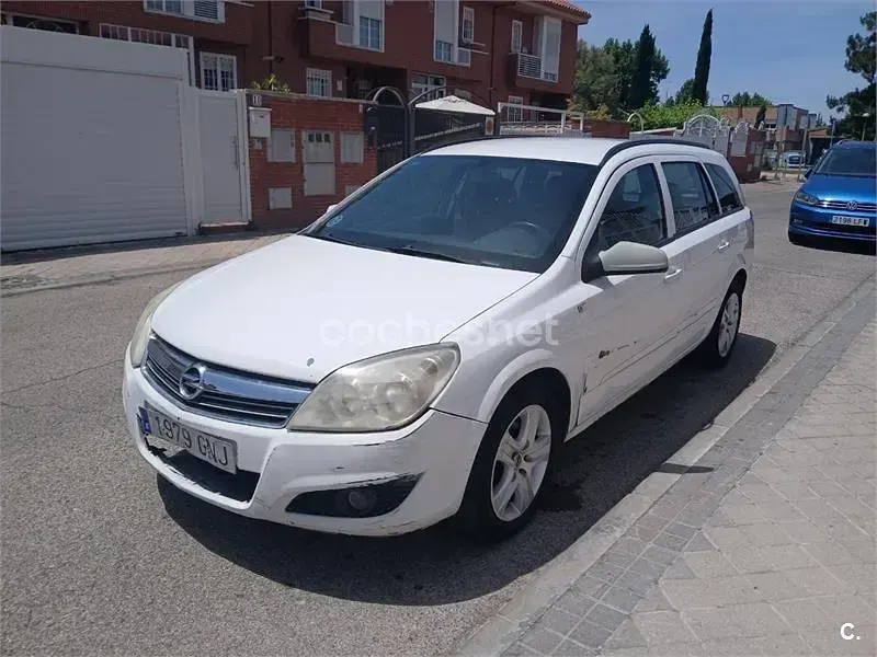 Usado Opel Astra Edition 110 CV (80 kW) 2009 Blanco Familiar