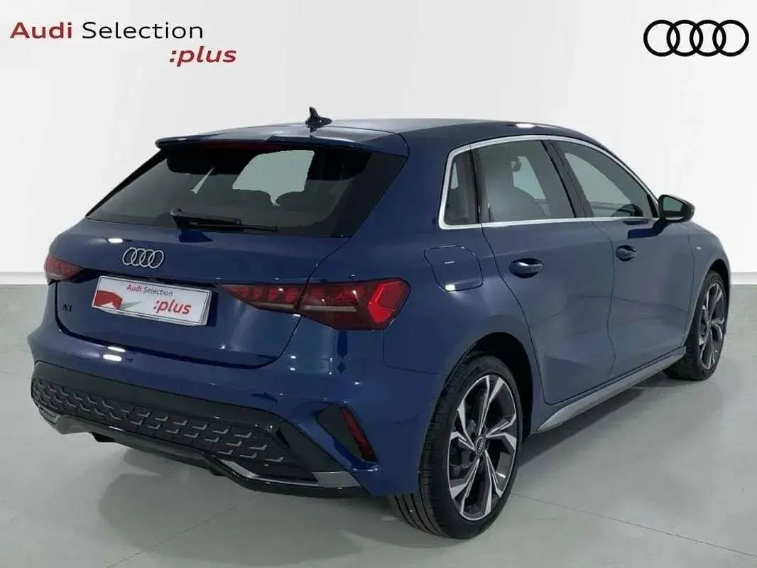 Usado Audi A3 Sportback e-tron S-Line 204 CV (150 kW) 2026 Azul Utilitario