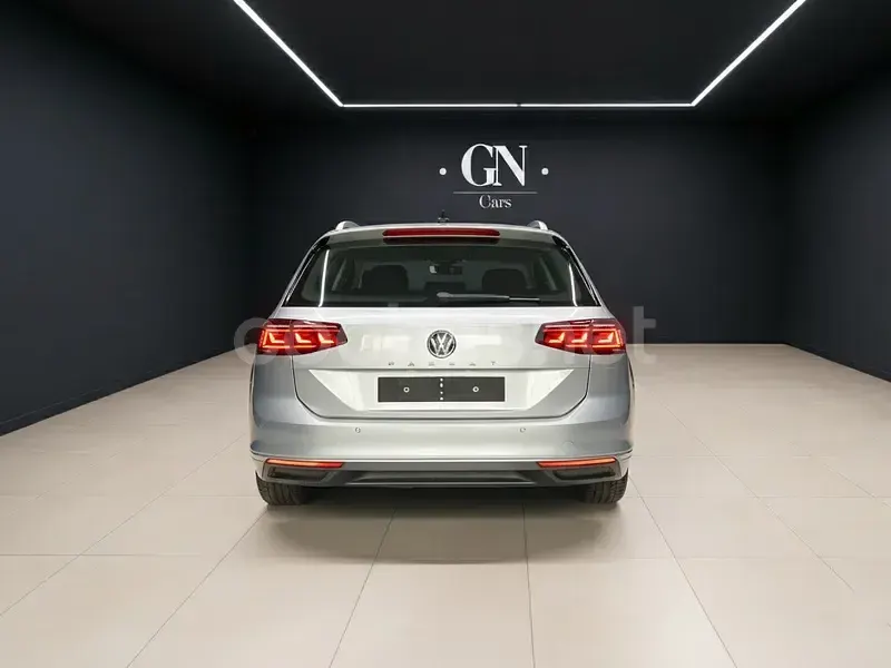 Usado VW Passat Sportline 190 CV (139 kW) 2019 Gris / plata Familiar