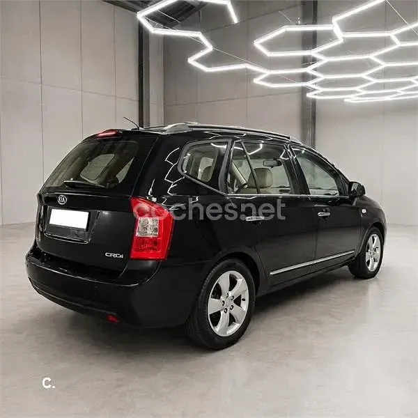 Usado Kia Carens 140 CV (102 kW) 2011 Negro Monovolumen