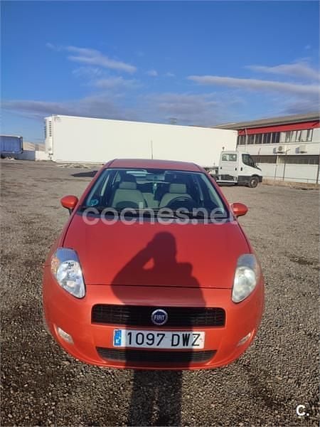 Usado Fiat Grande Punto Active 77 CV (56 kW) 2006 Naranja Utilitario