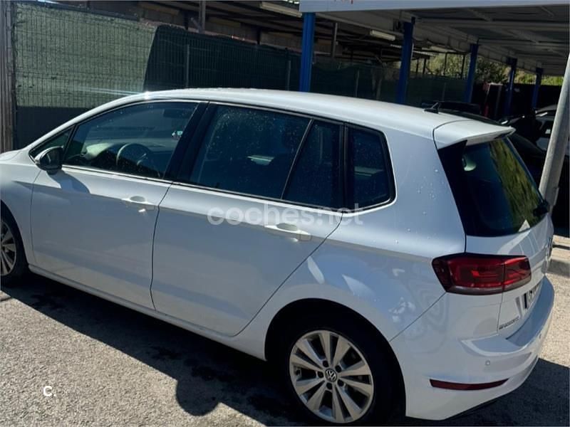 Usado VW Golf Sportsvan Advance 115 CV (84 kW) 2018 Blanco Monovolumen
