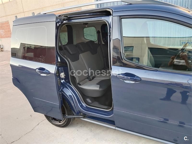 Usado Ford Tourneo Courier Titanium 100 CV (73 kW) 2015 Azul Monovolumen