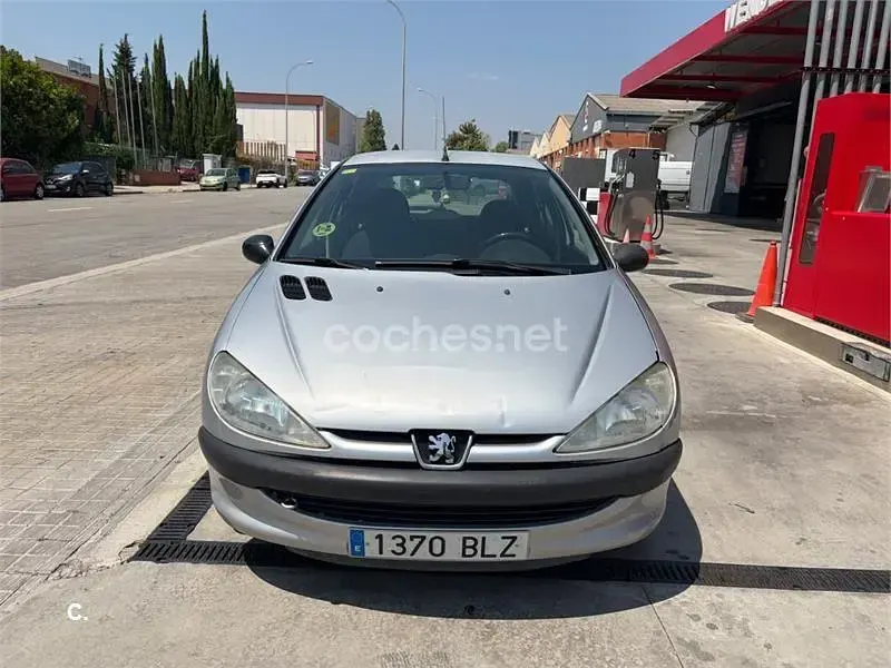 Usado Peugeot 206 75 CV (55 kW) 2001 Blanco Berlina