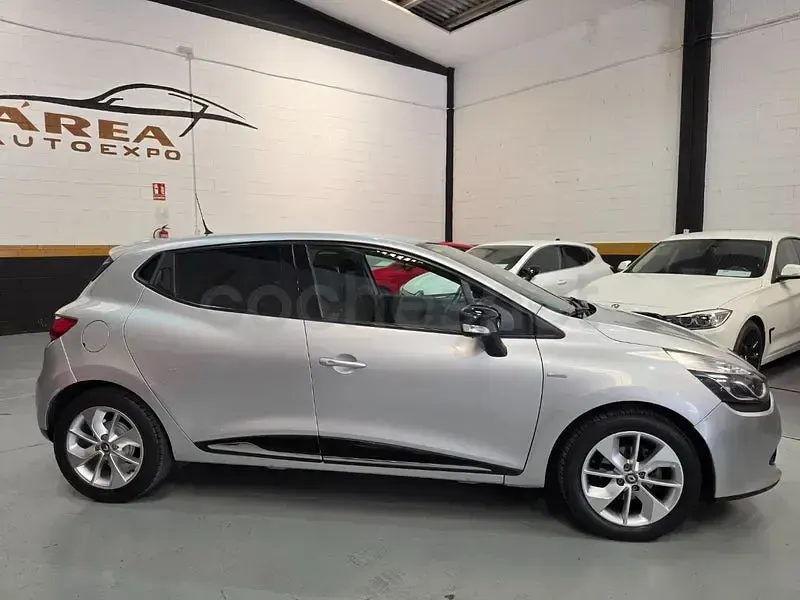 Usado Renault Clio IV LIMITED 95 CV (69 kW) 2016 Gris / plata Berlina