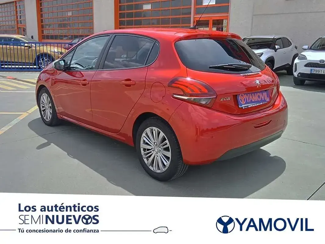 Usado Peugeot 208 Signature Sky 83 CV (61 kW) 2019 Rojo Utilitario