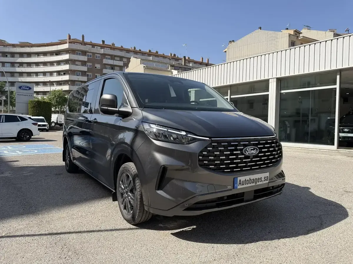 Nuevo Ford Tourneo Custom Titanium 170 CV (125 kW) 2026 Gris Van
